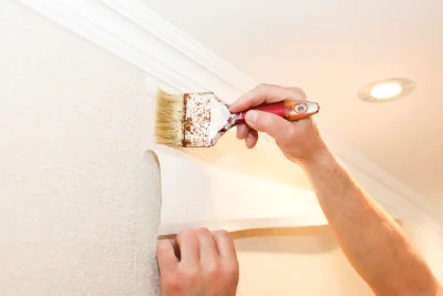 Pose de papier peint à Uzerche — revêtements muraux et toiles de verre